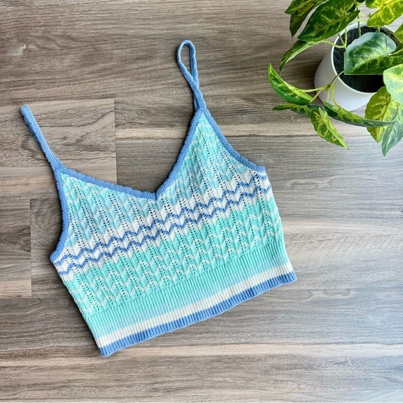 American Eagle Outfitters Blue & Mint Chevron Knit Crop Tank Top Size M - Picture 2 of 9
